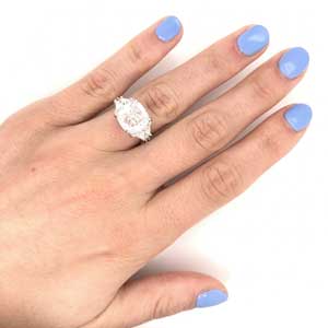 How to Buy Engagement Ring